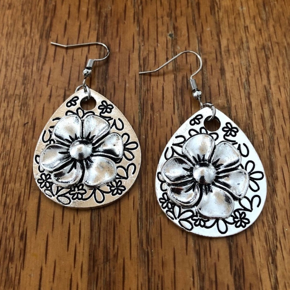Large Boho Antique Silver-Tone 3D Flower Water Drop Earrings BRAND NEW - Picture 4 of 6